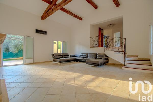 Maison traditionnelle 6 pièces de 170 m² à Contes (06390)