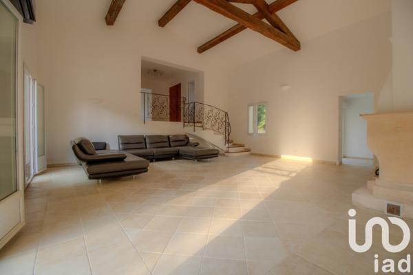 Maison traditionnelle 6 pièces de 170 m² à Contes (06390)