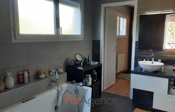 MAISON D'ARCHITECTE - 6 PIECES - 184M2 AVEC PISCINE