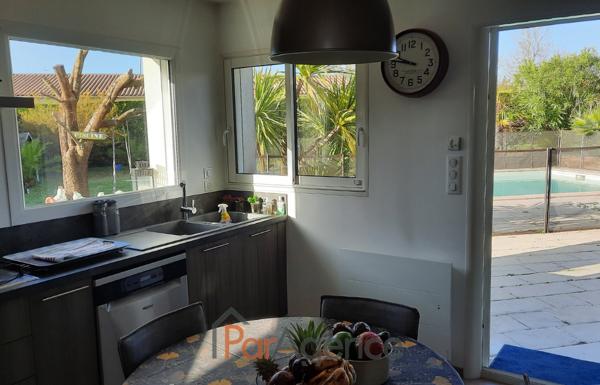 MAISON D'ARCHITECTE - 6 PIECES - 184M2 AVEC PISCINE