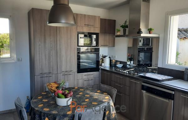 MAISON D'ARCHITECTE - 6 PIECES - 184M2 AVEC PISCINE