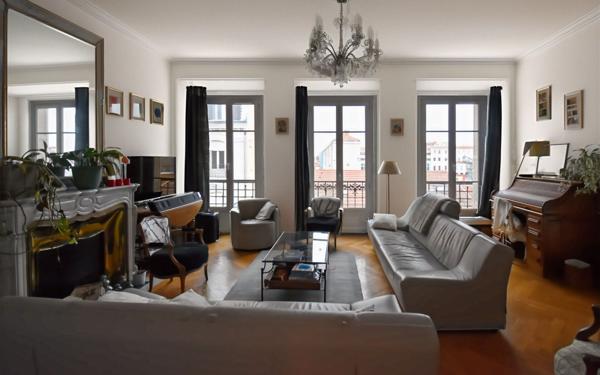 Appartement à vendre    5 pièces • 188,30 m2 Roanne