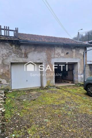 Lot de 2 garages avec cour aux portes des frontières !