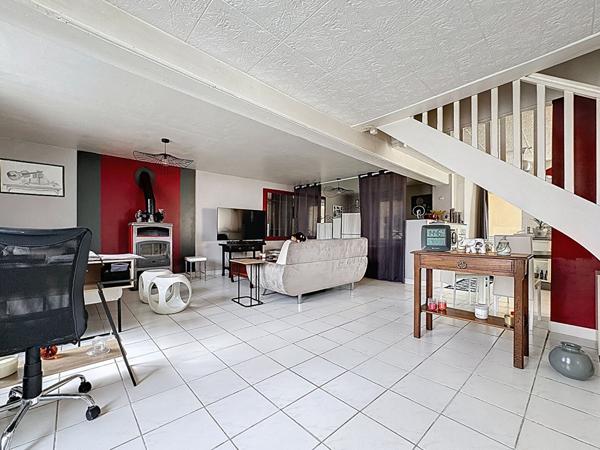 Ensemble immobilier a vendre a Champtoceaux - maison + appartement + studio