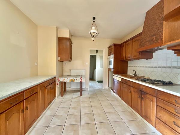 Maison sur sous-sol, 101 m2, 3 chambres, (possibilité 4), garage à Mouilleron le Captif