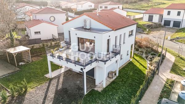 VOLVIC- Maison individuelle 2018, 135 m2, jardin avec vue dégagée