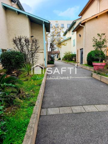 Dans une Résidence " Jardin " avec ses allées privées et conviviales