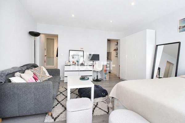Très beau studio de 30.21 m² - Trinité/Opéra 75009