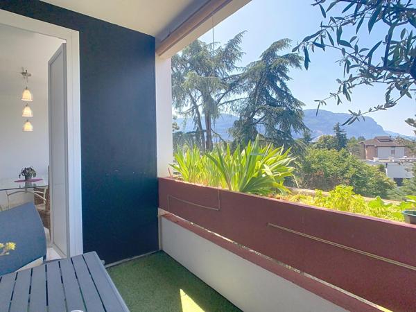 T3 traversant de 70 m2 - VUE SALEVE - 2 PARKING