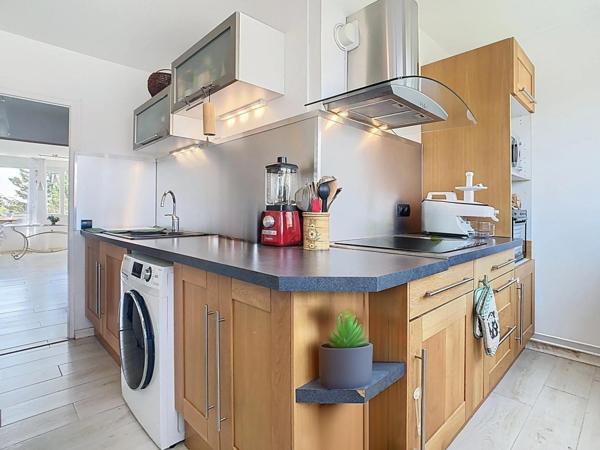 T3 traversant de 70 m2 - VUE SALEVE - 2 PARKING