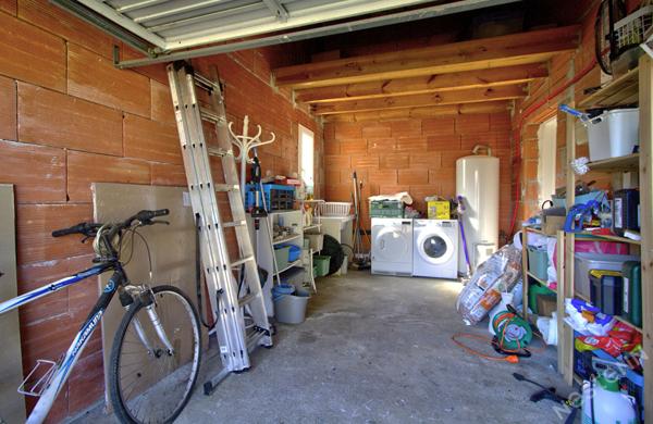 ESTILLAC - Maison lumineuse de plain-pied de 93 m² avec 3 chambres, garage et jardin autour sur un terrain de 800 m² environ