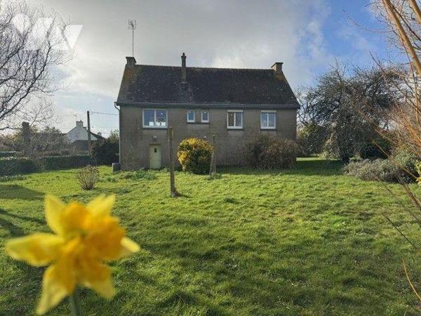A vendre maison à MOELAN SUR MER (29)
Maison datant de 1966 située à proximité de Clohars-Carn...