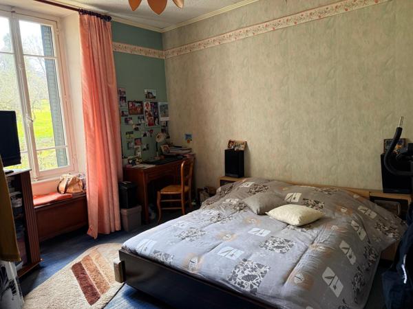 Maison de 115 m2, 3 ch, garage, dependance et terrain.