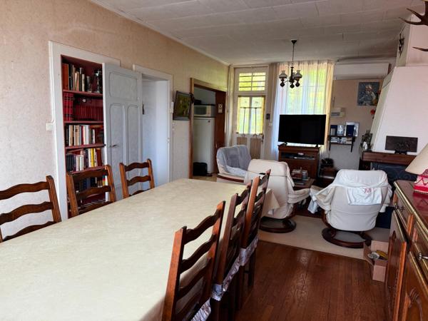 Maison de 115 m2, 3 ch, garage, dependance et terrain.