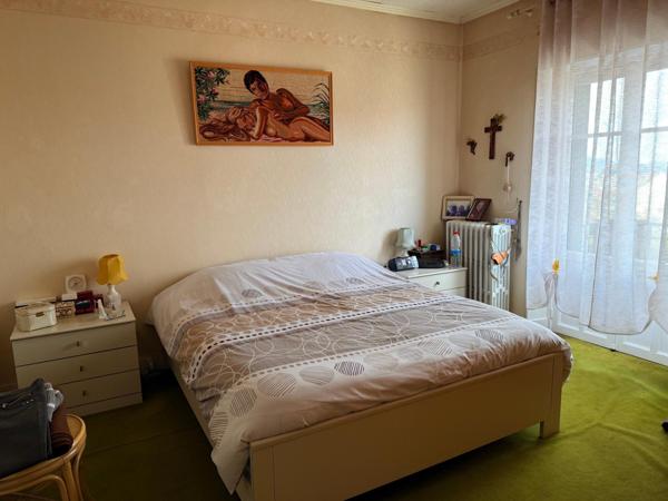 Maison de 115 m2, 3 ch, garage, dependance et terrain.