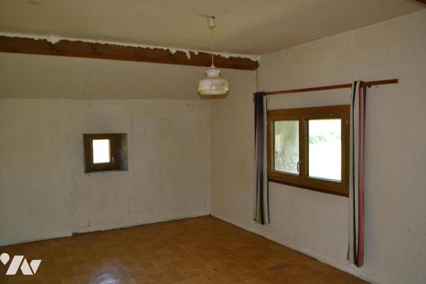 MAISON EN PIERRE AVEC DEPENDANCES