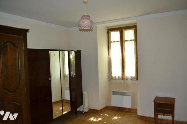 MAISON EN PIERRE AVEC DEPENDANCES