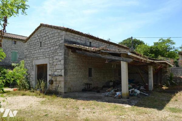 MAISON EN PIERRE AVEC DEPENDANCES