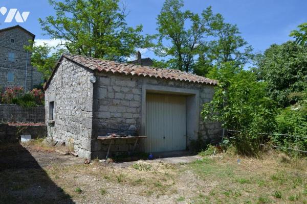 MAISON EN PIERRE AVEC DEPENDANCES