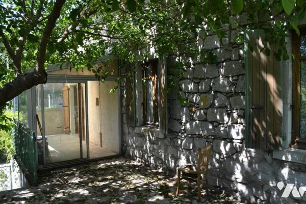 MAISON EN PIERRE AVEC DEPENDANCES