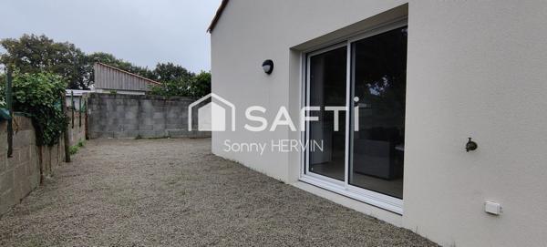 Immeuble de trois appartements de plain-pied + garages