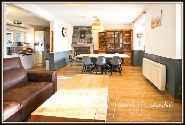 Pleine-Fougères (35610) PLEINE-FOUGERES - Centre Bourg - Propriété 100 m² (potentiel 240 m²) en pierre avec dépendances - Terrain 270