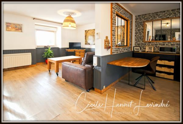 Pleine-Fougères (35610) PLEINE-FOUGERES - Centre Bourg - Propriété 100 m² (potentiel 240 m²) en pierre avec dépendances - Terrain 270