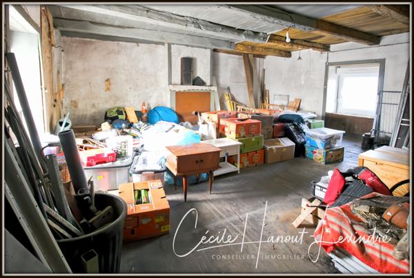 Pleine-Fougères (35610) PLEINE-FOUGERES - Centre Bourg - Propriété 100 m² (potentiel 240 m²) en pierre avec dépendances - Terrain 270