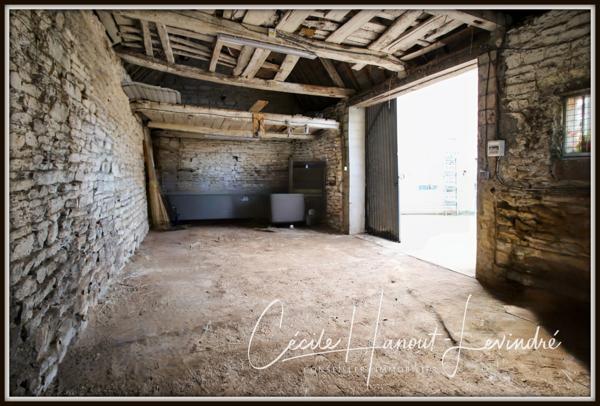 Pleine-Fougères (35610) PLEINE-FOUGERES - Centre Bourg - Propriété 100 m² (potentiel 240 m²) en pierre avec dépendances - Terrain 270