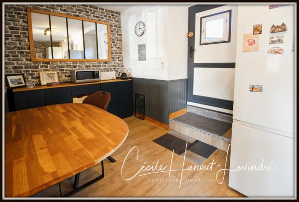 Pleine-Fougères (35610) PLEINE-FOUGERES - Centre Bourg - Propriété 100 m² (potentiel 240 m²) en pierre avec dépendances - Terrain 270