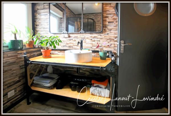 Pleine-Fougères (35610) PLEINE-FOUGERES - Centre Bourg - Propriété 100 m² (potentiel 240 m²) en pierre avec dépendances - Terrain 270