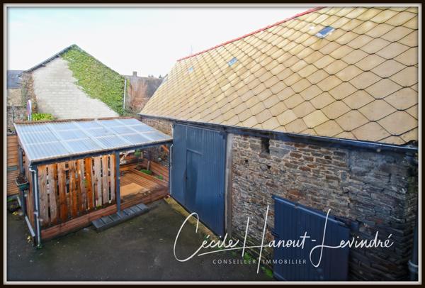 Pleine-Fougères (35610) PLEINE-FOUGERES - Centre Bourg - Propriété 100 m² (potentiel 240 m²) en pierre avec dépendances - Terrain 270