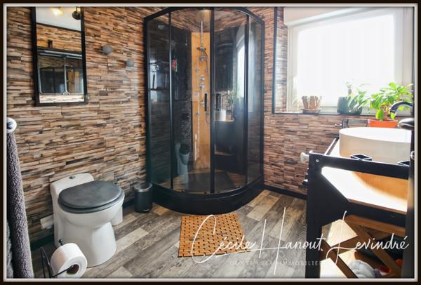 Pleine-Fougères (35610) PLEINE-FOUGERES - Centre Bourg - Propriété 100 m² (potentiel 240 m²) en pierre avec dépendances - Terrain 270