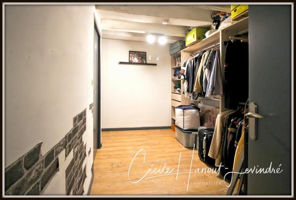 Pleine-Fougères (35610) PLEINE-FOUGERES - Centre Bourg - Propriété 100 m² (potentiel 240 m²) en pierre avec dépendances - Terrain 270