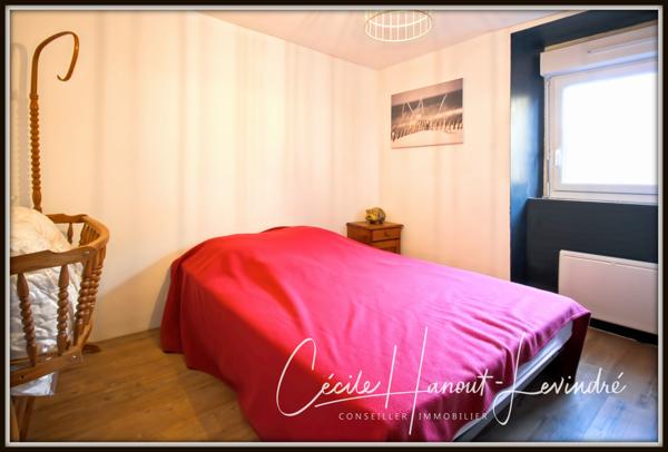 Pleine-Fougères (35610) PLEINE-FOUGERES - Centre Bourg - Propriété 100 m² (potentiel 240 m²) en pierre avec dépendances - Terrain 270