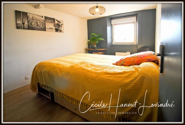 Pleine-Fougères (35610) PLEINE-FOUGERES - Centre Bourg - Propriété 100 m² (potentiel 240 m²) en pierre avec dépendances - Terrain 270