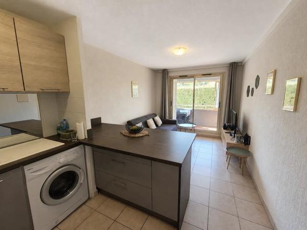 Vente                                                      Appartement
                        
                     2 pièces                      36 m2                     à Sainte-Maxime