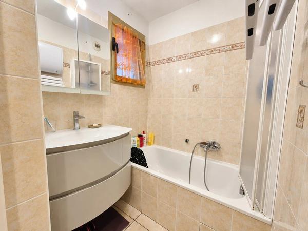 Vente                                                      Appartement
                        
                     2 pièces                      36 m2                     à Sainte-Maxime