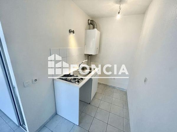 Location Studio 32.78 m² - 37/39 RUE BORDE Marseille 13008