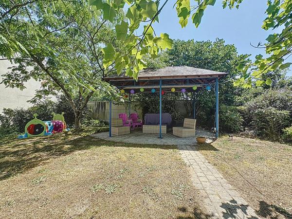 A VENDRE à CORNÉ limite MAZÉ (49630) Maison 4 chambres, un bureau et 1986 m² de terrain et grande dépendance !