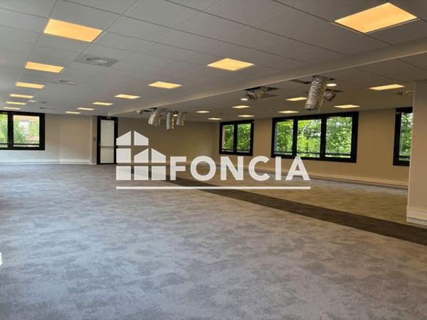 Location Local commercial 1 pièce 179.1 m² - 1 RUE JAMES JOULE Guyancourt 78280