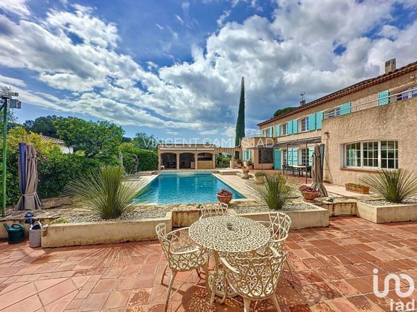 Maison 9 pièces de 270 m² à Sanary-sur-Mer (83110)