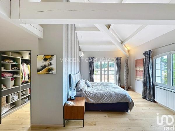 Maison 9 pièces de 270 m² à Sanary-sur-Mer (83110)