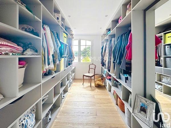 Maison 9 pièces de 270 m² à Sanary-sur-Mer (83110)