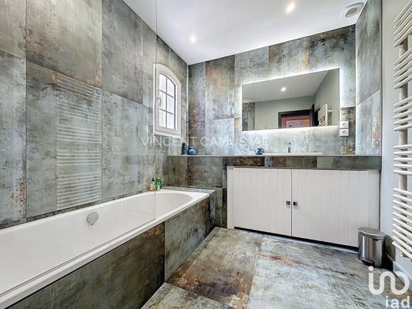 Maison 9 pièces de 270 m² à Sanary-sur-Mer (83110)