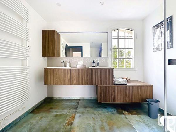 Maison 9 pièces de 270 m² à Sanary-sur-Mer (83110)