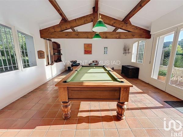 Maison 9 pièces de 270 m² à Sanary-sur-Mer (83110)
