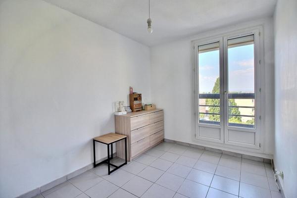 Appartement Marignane de type 4 pièces de 73m² avec terrasse et cave privative