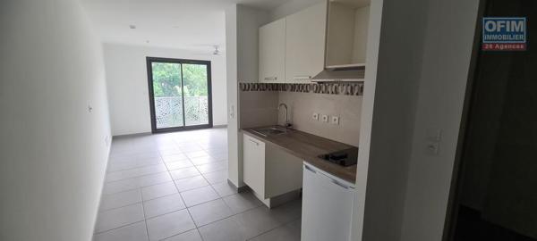 A louer trois grands studios neufs - pour ETUDIANTS - à la porte de l'université du Tampon