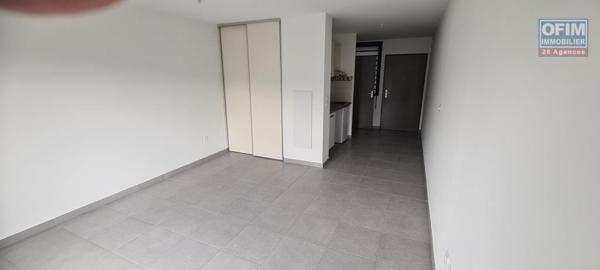 A louer trois grands studios neufs - pour ETUDIANTS - à la porte de l'université du Tampon